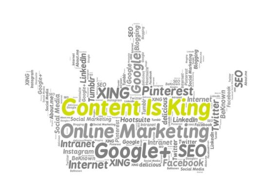 Krone, die sich durch Wörter bildet wie content is king, google, online marketing